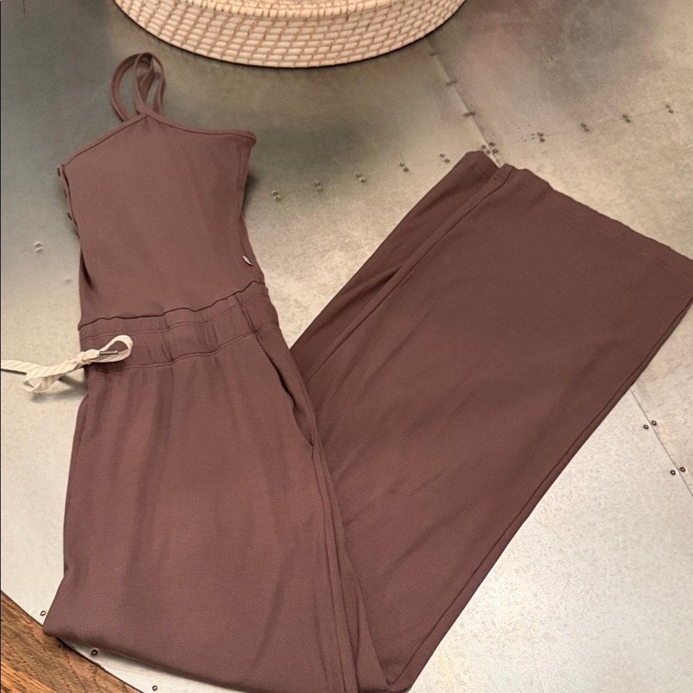 Vuori Pose Henley Jumpsuit in Chocolate, M